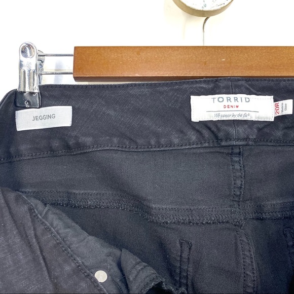 Torrid Floral Embroidered Jeggings - Picture 6 of 7